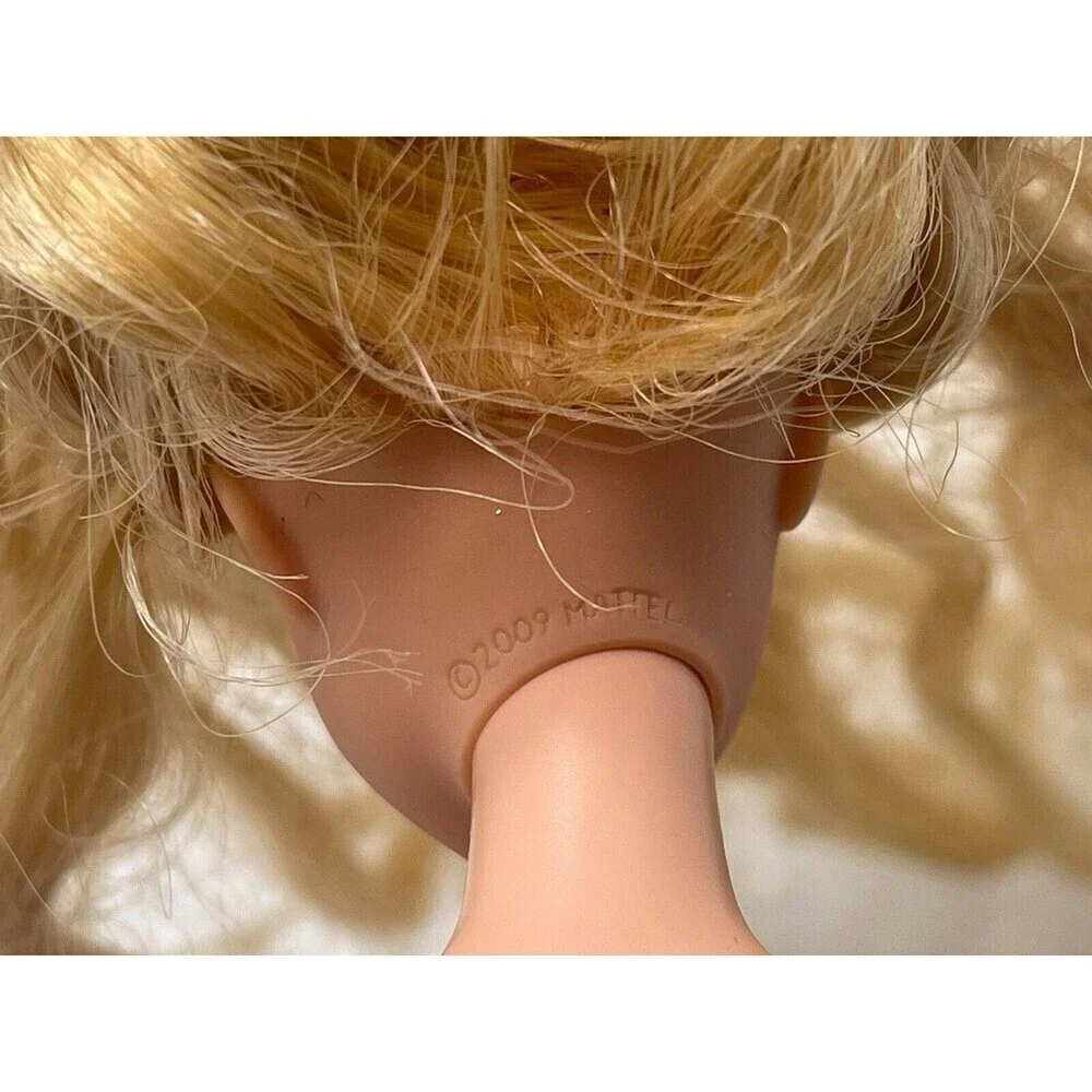 2009 Mattel Princess Barbie Fashionistas Blonde Doll Rapunzel